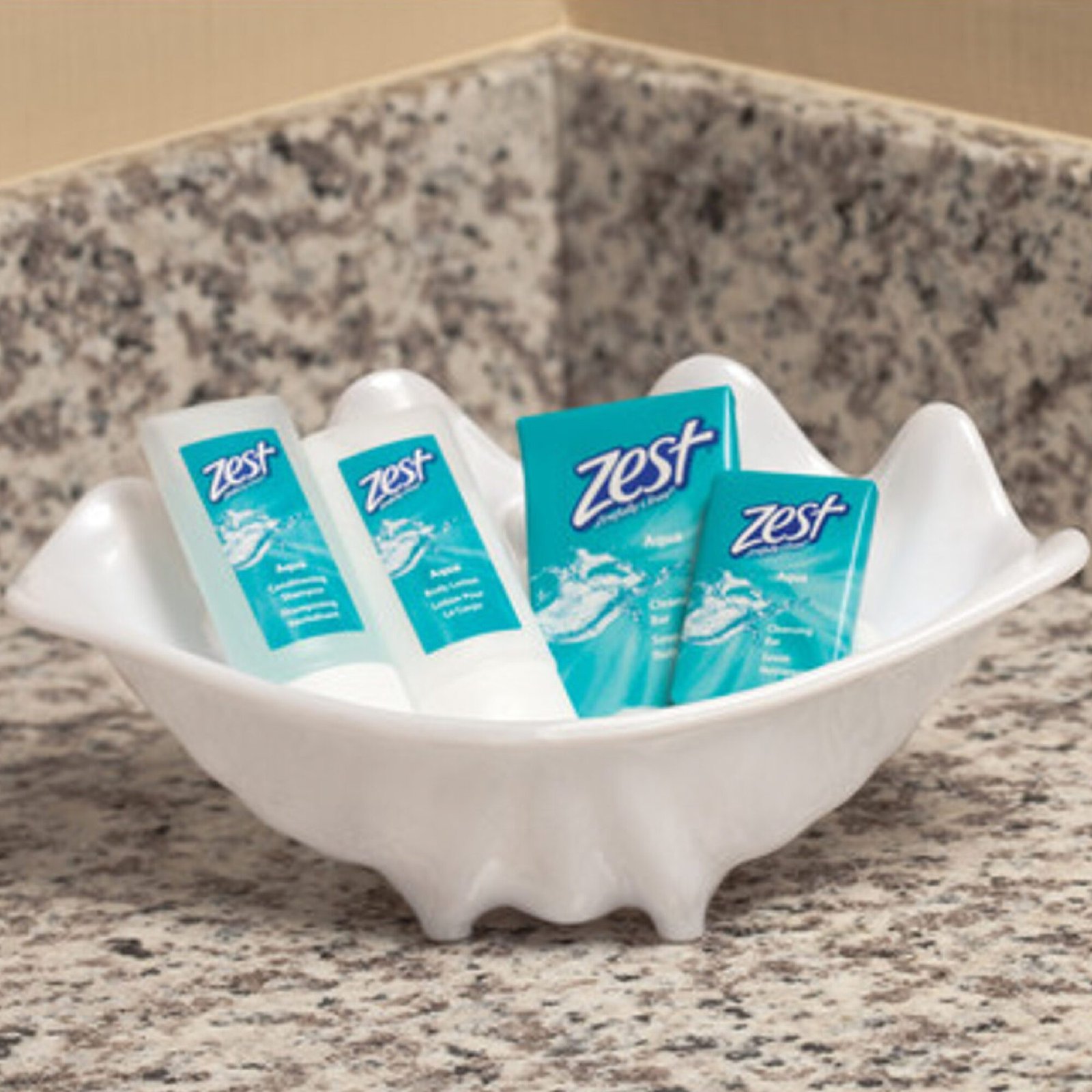 Jabonera con jabones y amenidades de baño